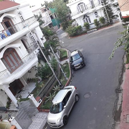 Hotel Galaxy Inn Kolkata Exterior photo